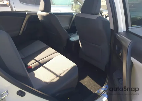 2015 Toyota Rav4 Le z USA, uszkodzony, nr VIN 2T3BFREVXFW247482